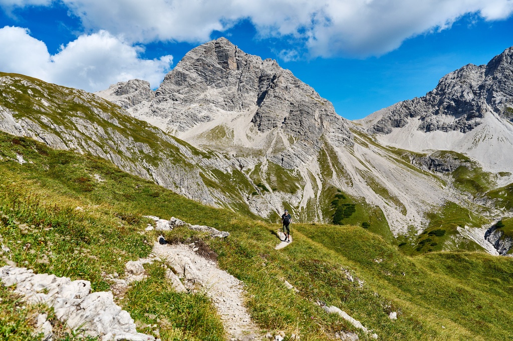 Christian vor der Kulisse des Großen Krottenkopf in den Allgäuer Alpen CS-210908-4799-1.jpg