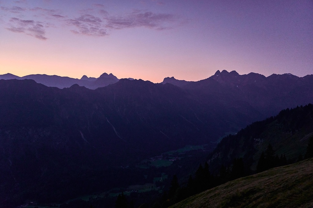 Morgendämmerung am Söllereck mit Blick auf den Allgäuer Hauptkamm CS-210910-4899-2.jpg