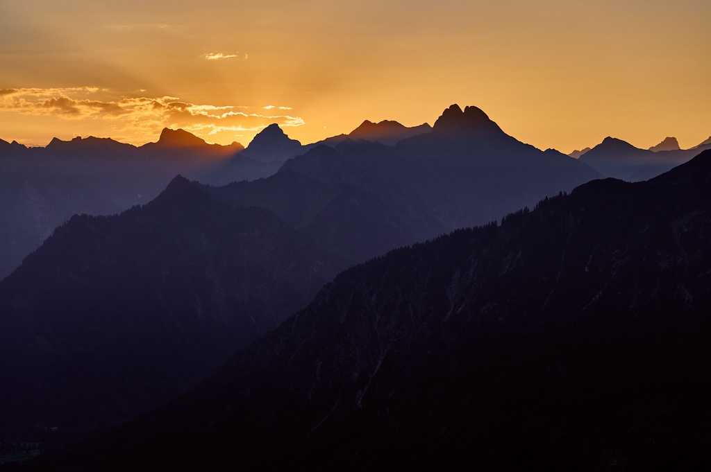 Blick in die Allgäuer Alpen zum Sonnenaufgang CS-210910-5083-1.jpg