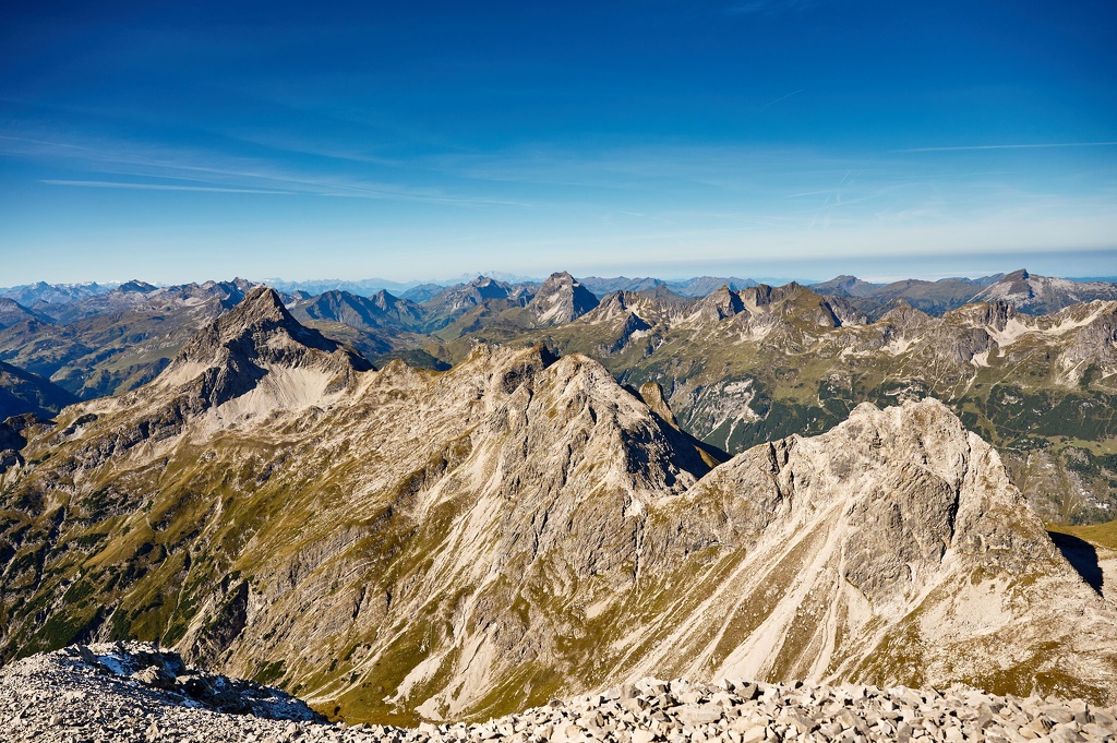 Ausblick vom Gipfel des Hohen Licht CS-211001-5830-1.jpg