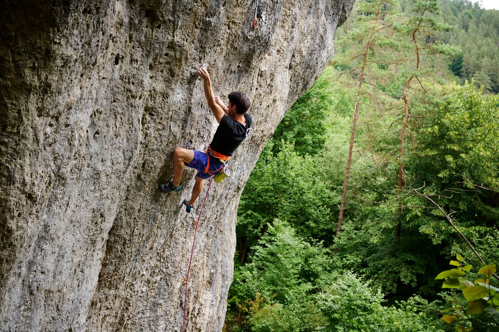 Julian projektiert am Jungfernriss im Wiesenttal CS-220711-8370-1.jpg