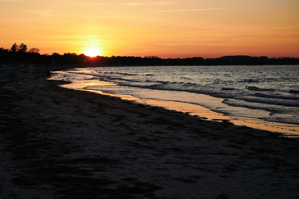 Sonnenuntergang an der Strandpromenade in Boltenhagen CS-240508-5271-13.jpg