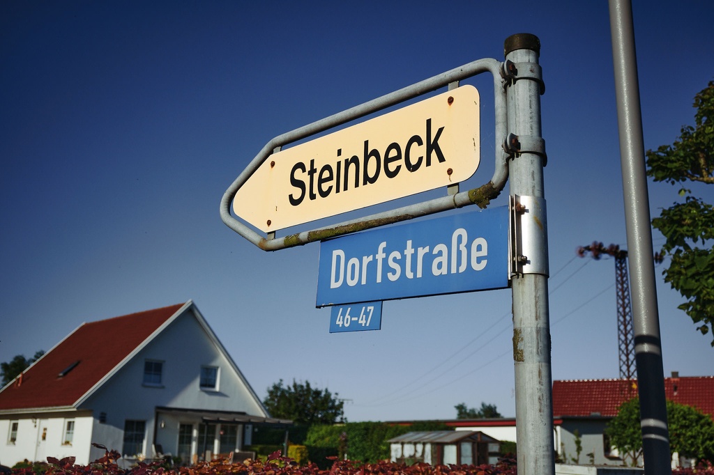 Straßenschild nach Steinbeck CS-240514-2237-1.jpg