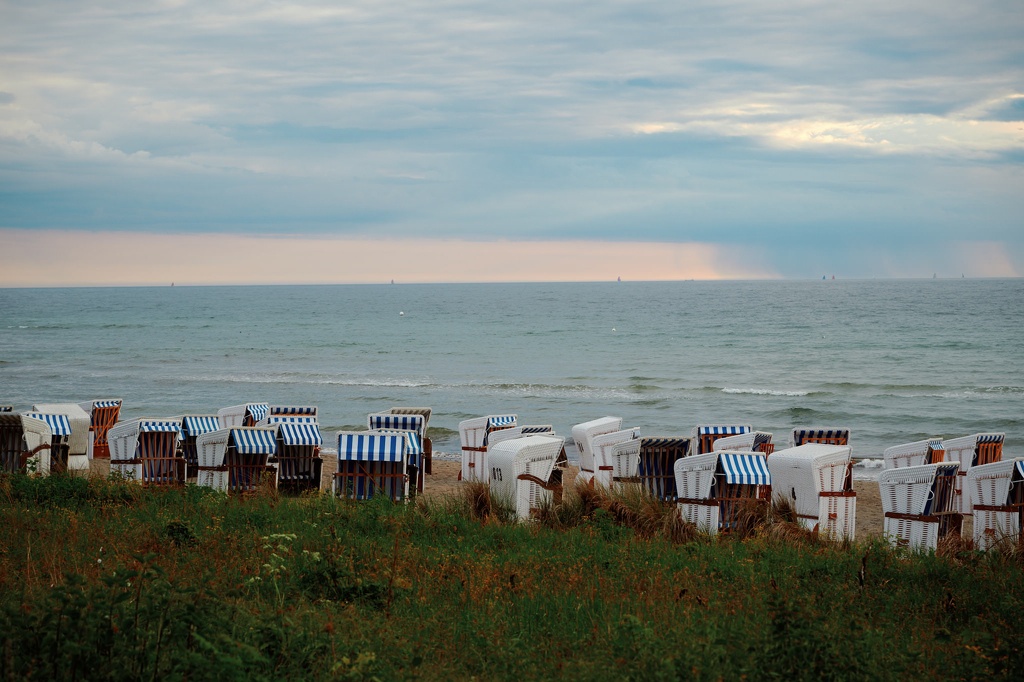 Strandkörbe in der Morgendämmerung CS-240519-5999-1.jpg